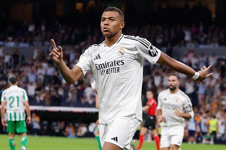 k.mbappe 1729290972846