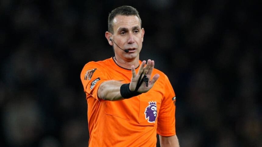 David Coote lors d'un match de Premier League