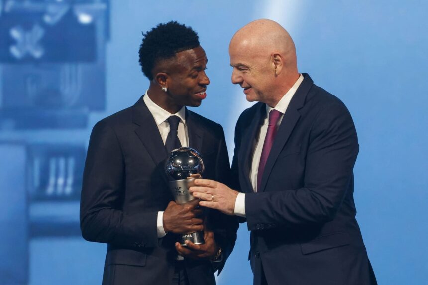 Vinicius et Gianni Infantino Aux FIFA The Best Awards
