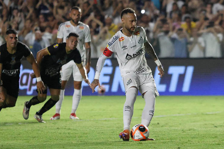 Neymar inscrit son premier but avec Santos