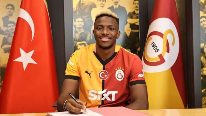 Victor Osimhen signe à Galatasaray