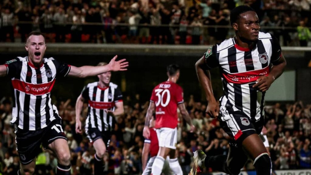 Coup de Tonnerre : Le club de quatrième division Grimsby Town bat United en coupe