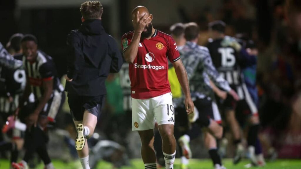 Coup de Tonnerre : Le club de quatrième division Grimsby Town bat United en coupe