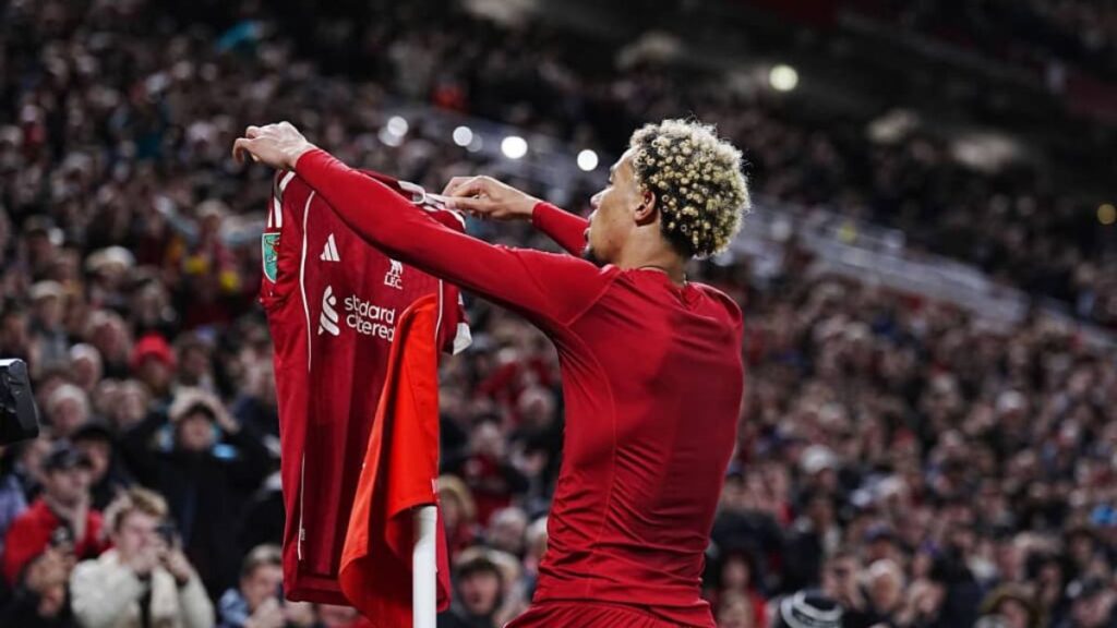 Liverpool : Arne Slot humilie Ekitiké après son rouge